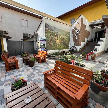No Problem Hotel Yerevan Bagian luar foto