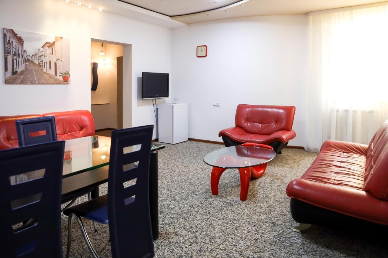 No Problem Hotel Yerevan Bagian luar foto