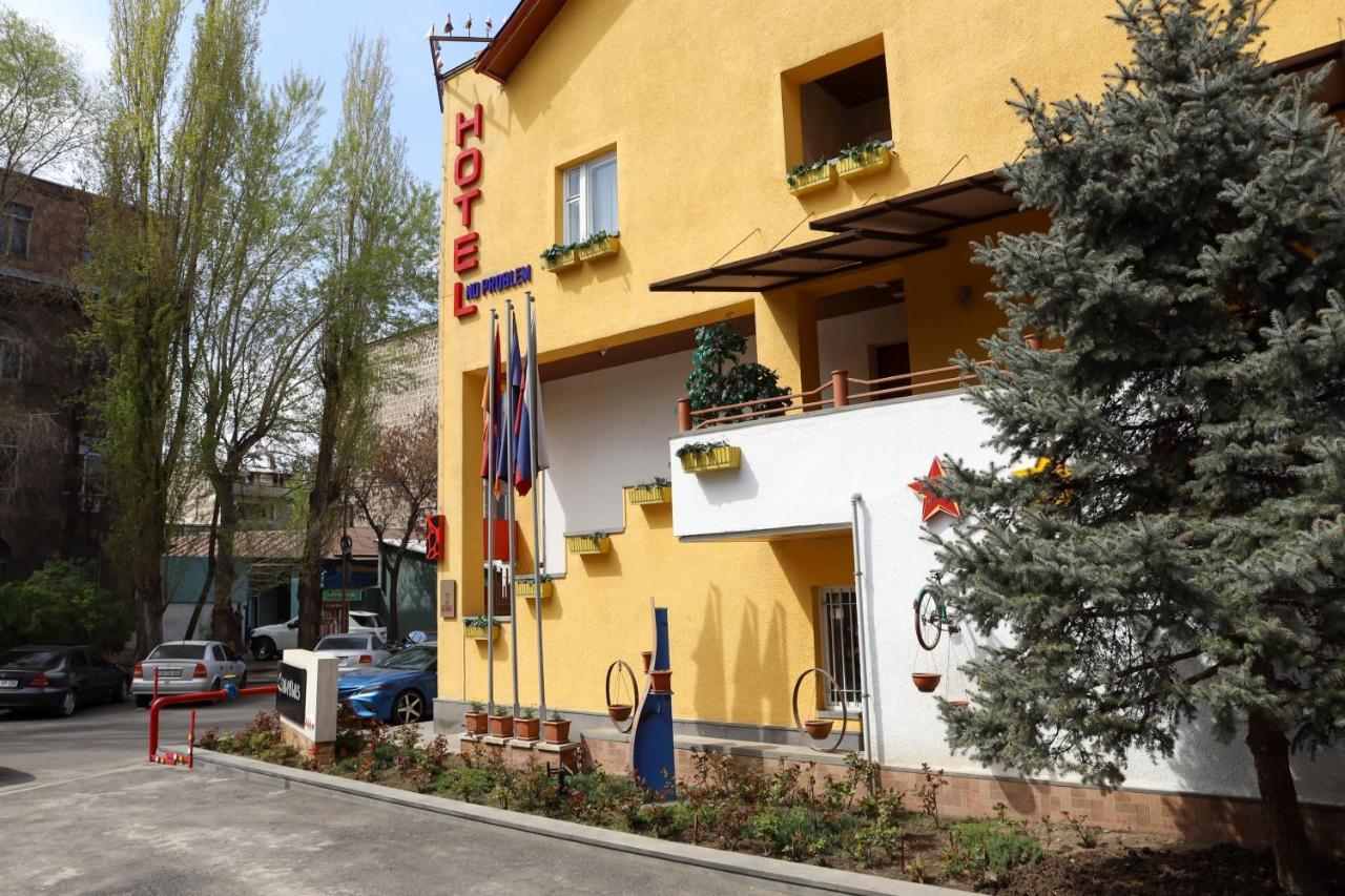 No Problem Hotel Yerevan Bagian luar foto