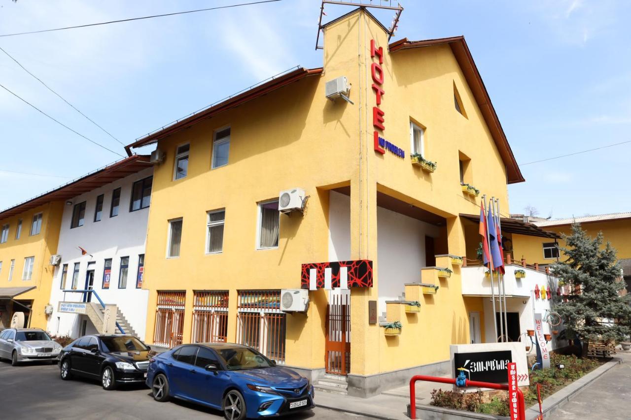 No Problem Hotel Yerevan Bagian luar foto