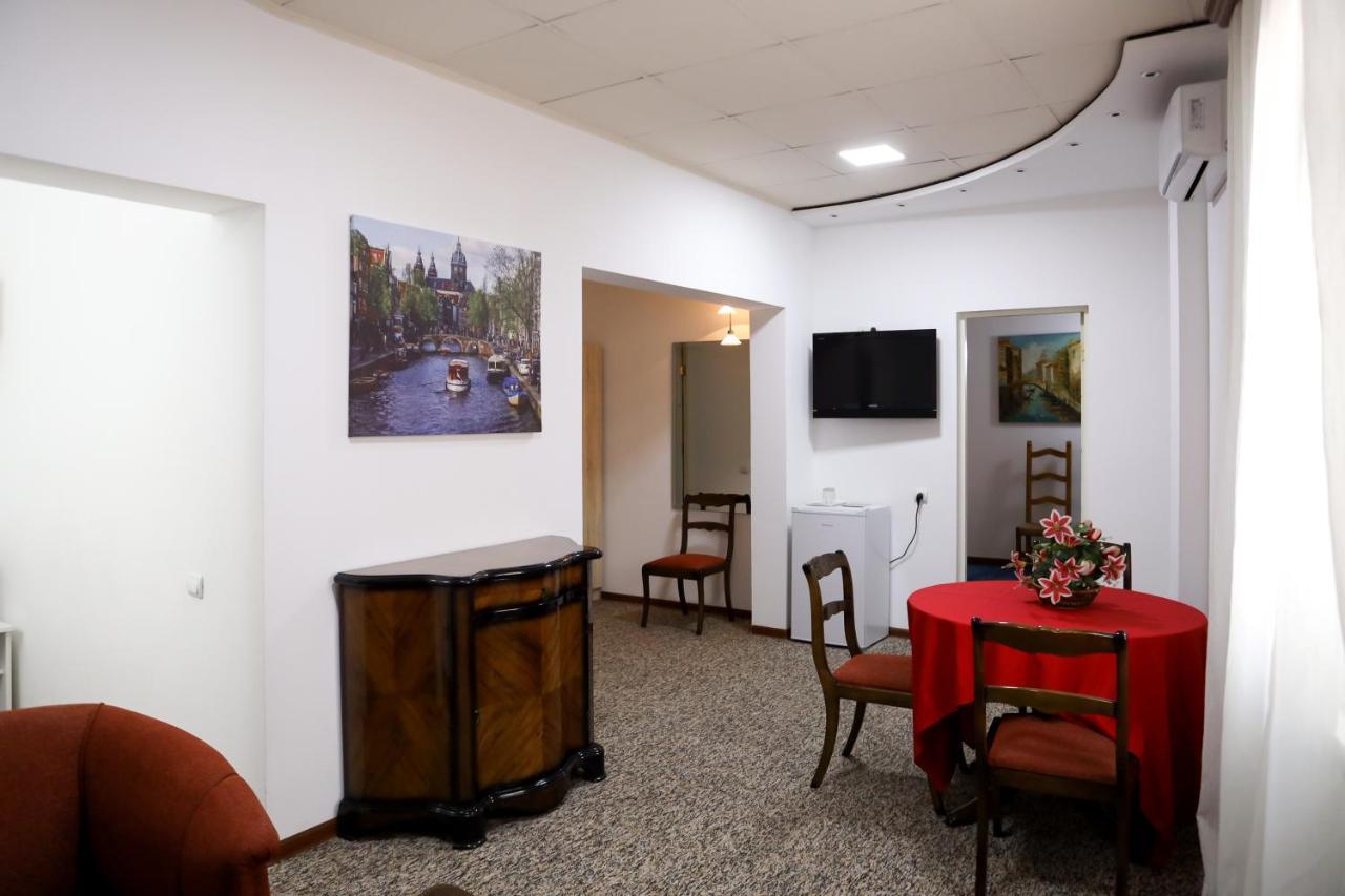 No Problem Hotel Yerevan Bagian luar foto