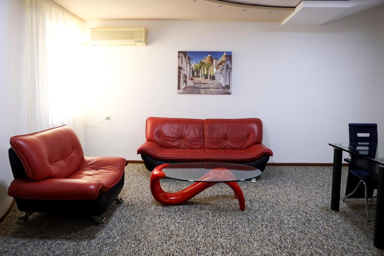 No Problem Hotel Yerevan Bagian luar foto