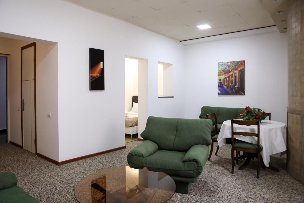 No Problem Hotel Yerevan Bagian luar foto