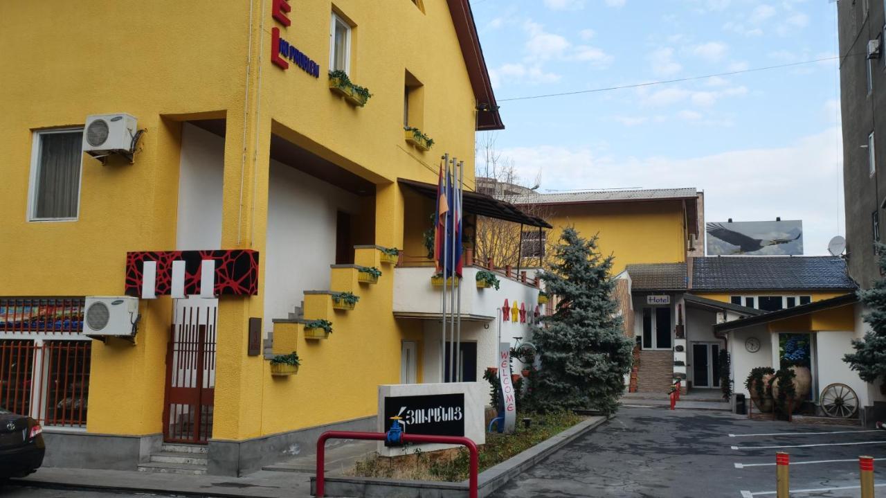 No Problem Hotel Yerevan Bagian luar foto