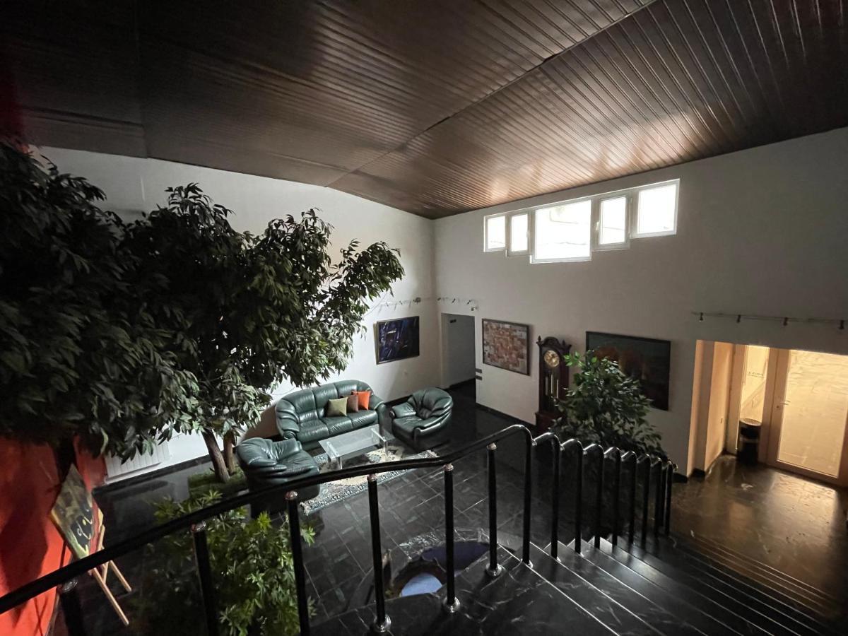 No Problem Hotel Yerevan Bagian luar foto