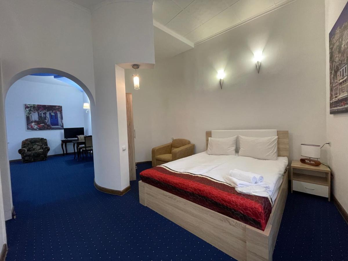No Problem Hotel Yerevan Bagian luar foto