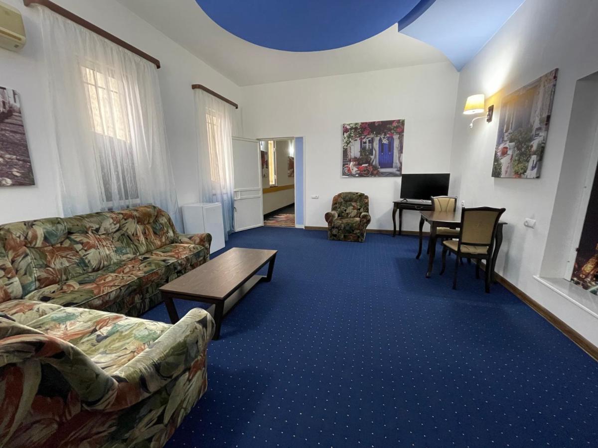 No Problem Hotel Yerevan Bagian luar foto