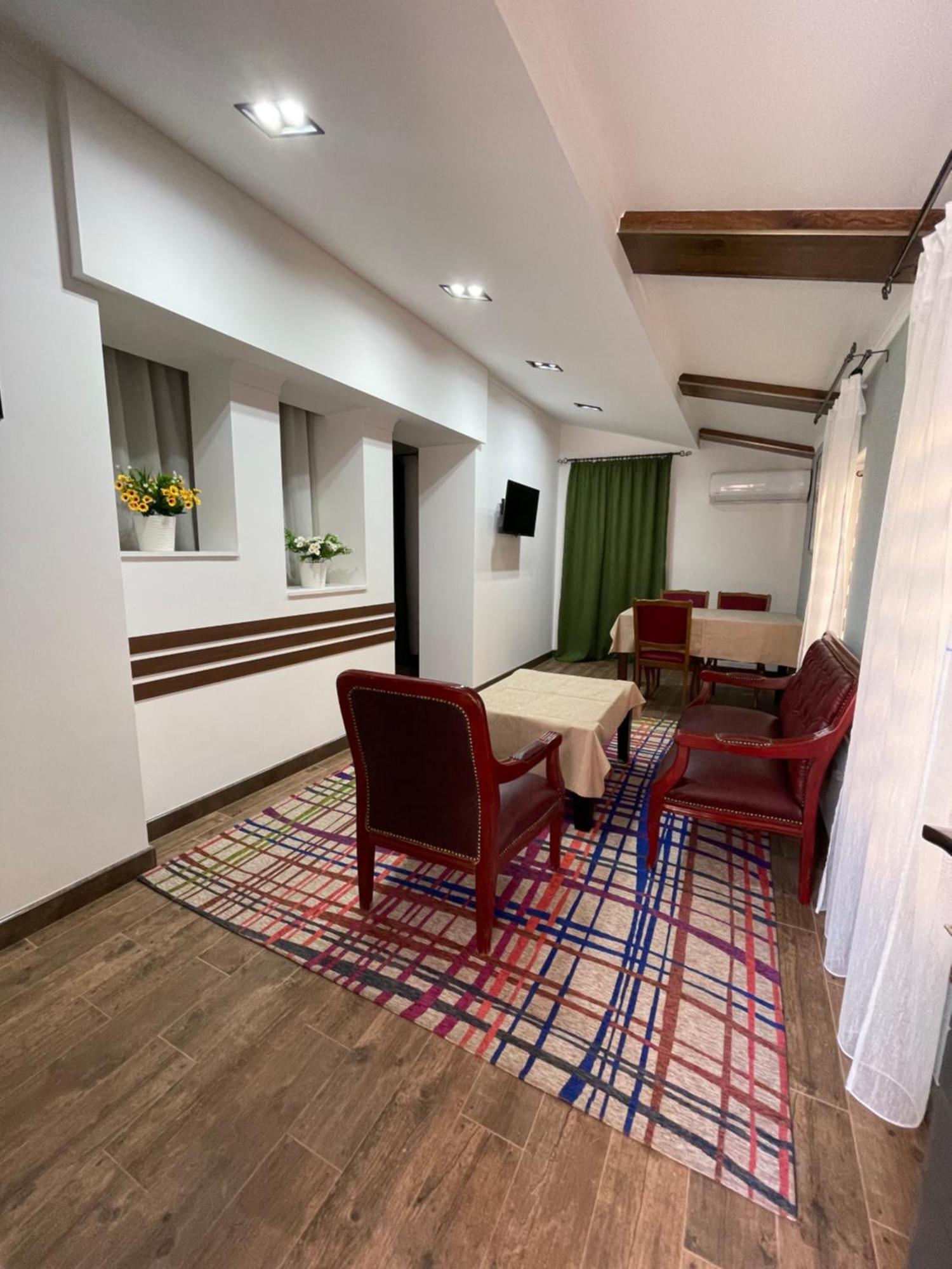 No Problem Hotel Yerevan Bagian luar foto