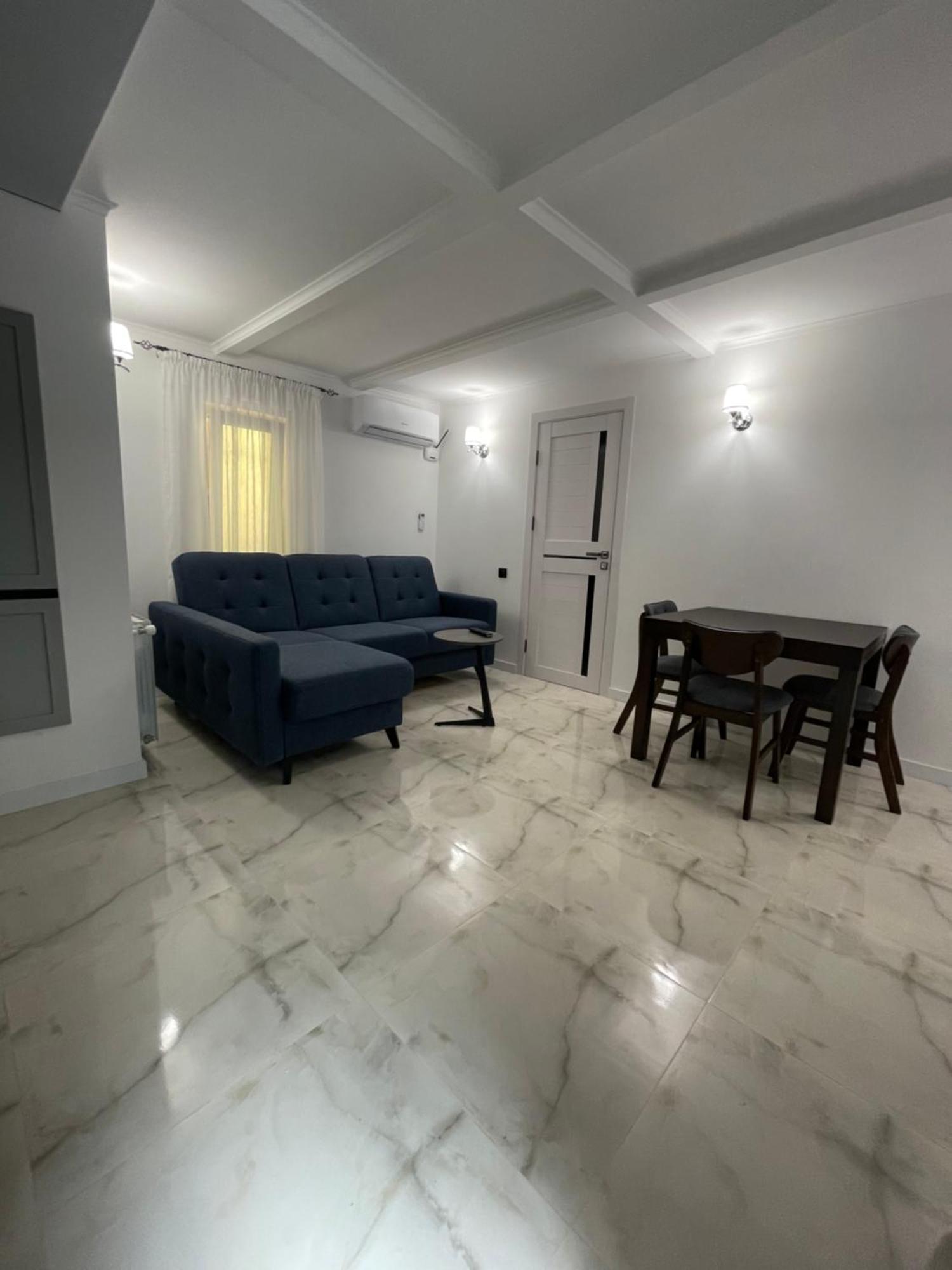 No Problem Hotel Yerevan Bagian luar foto