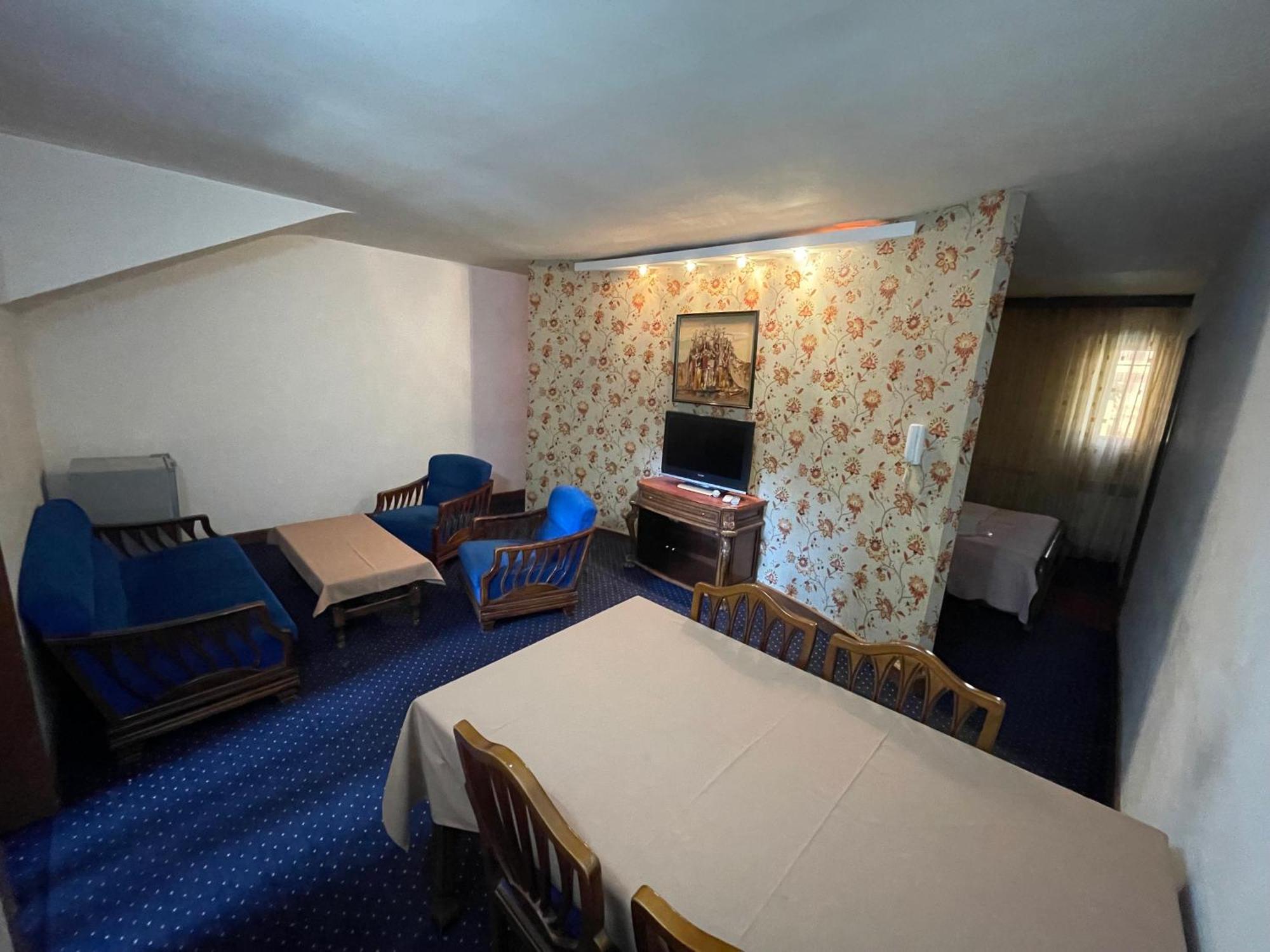 No Problem Hotel Yerevan Bagian luar foto