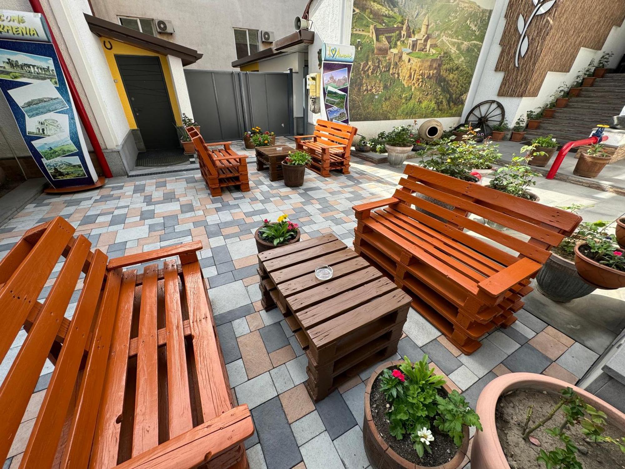 No Problem Hotel Yerevan Bagian luar foto