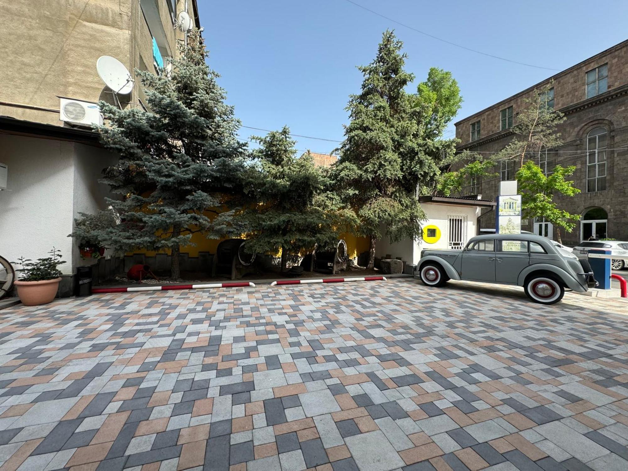 No Problem Hotel Yerevan Bagian luar foto