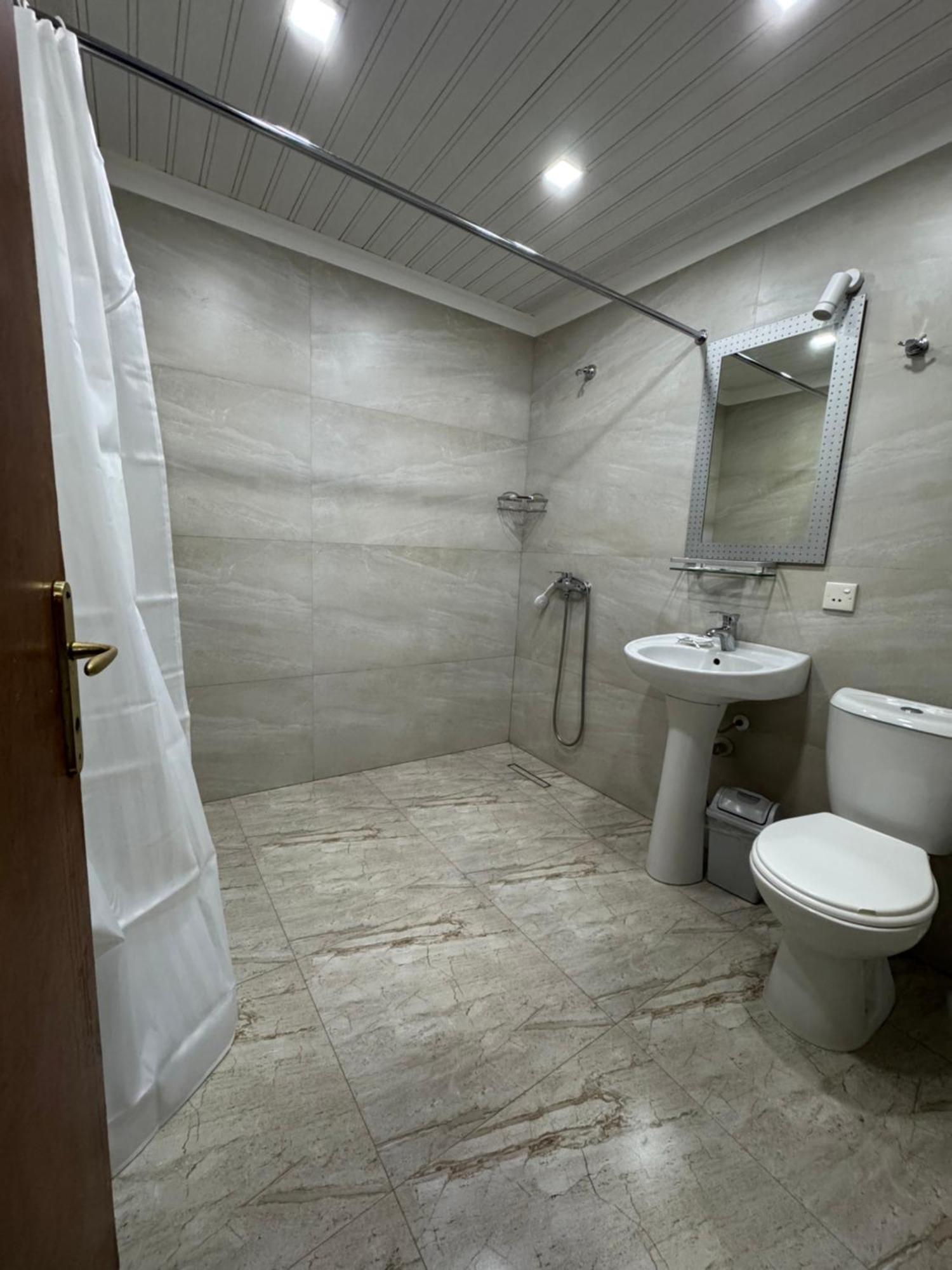 No Problem Hotel Yerevan Bagian luar foto