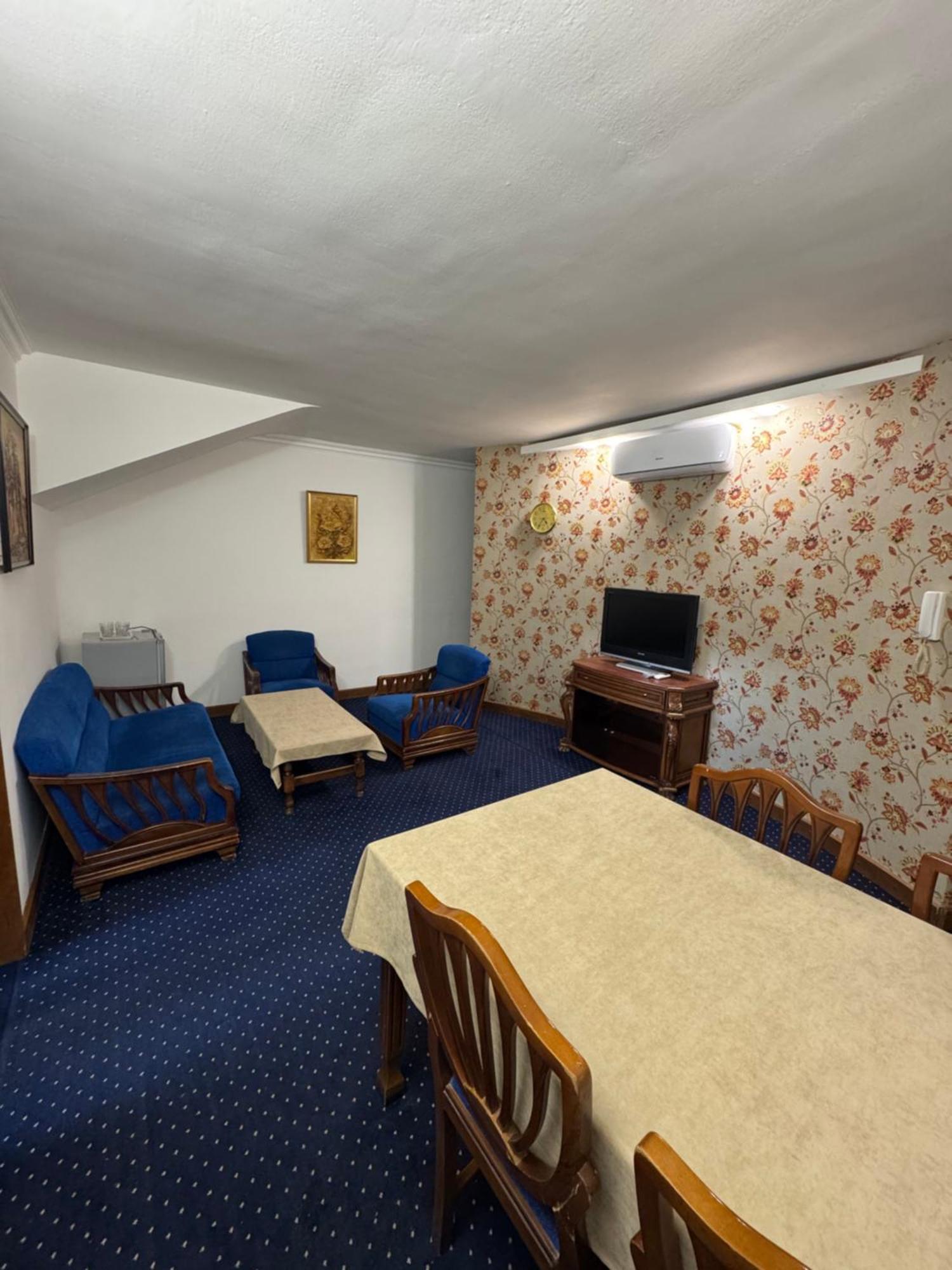 No Problem Hotel Yerevan Bagian luar foto